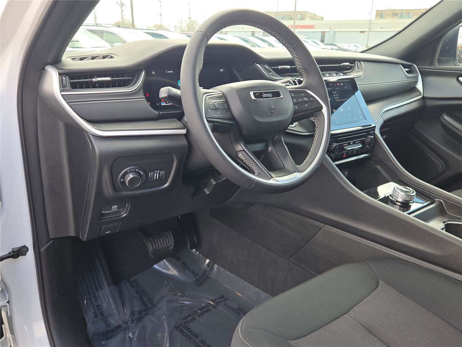 Certified 2024 Jeep Grand Cherokee Laredo X image 27