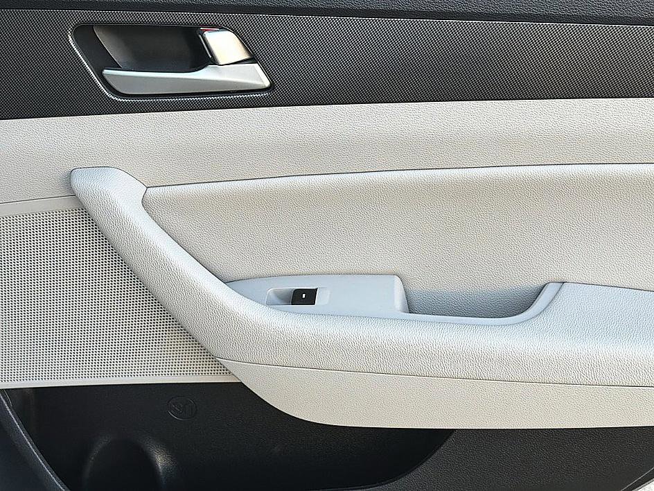 Used 2017 Hyundai Sonata Sport w/ Value Edition Package 02 image 23