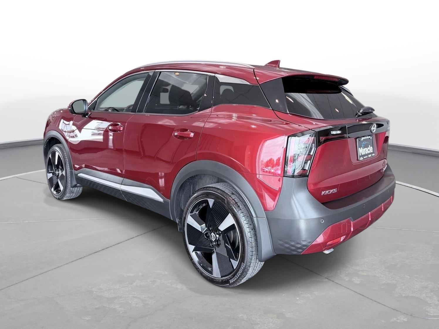 Used 2025 Nissan Kicks SR AWD/4WD image 5