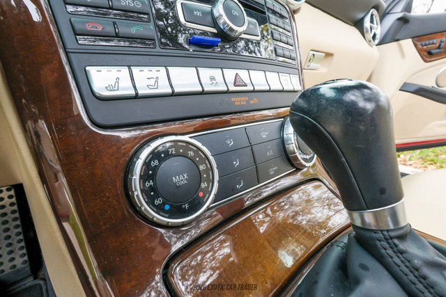 Used 2015 Mercedes-Benz SLK 250 image 30