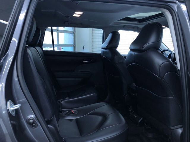Used 2023 Toyota Highlander XLE image 23