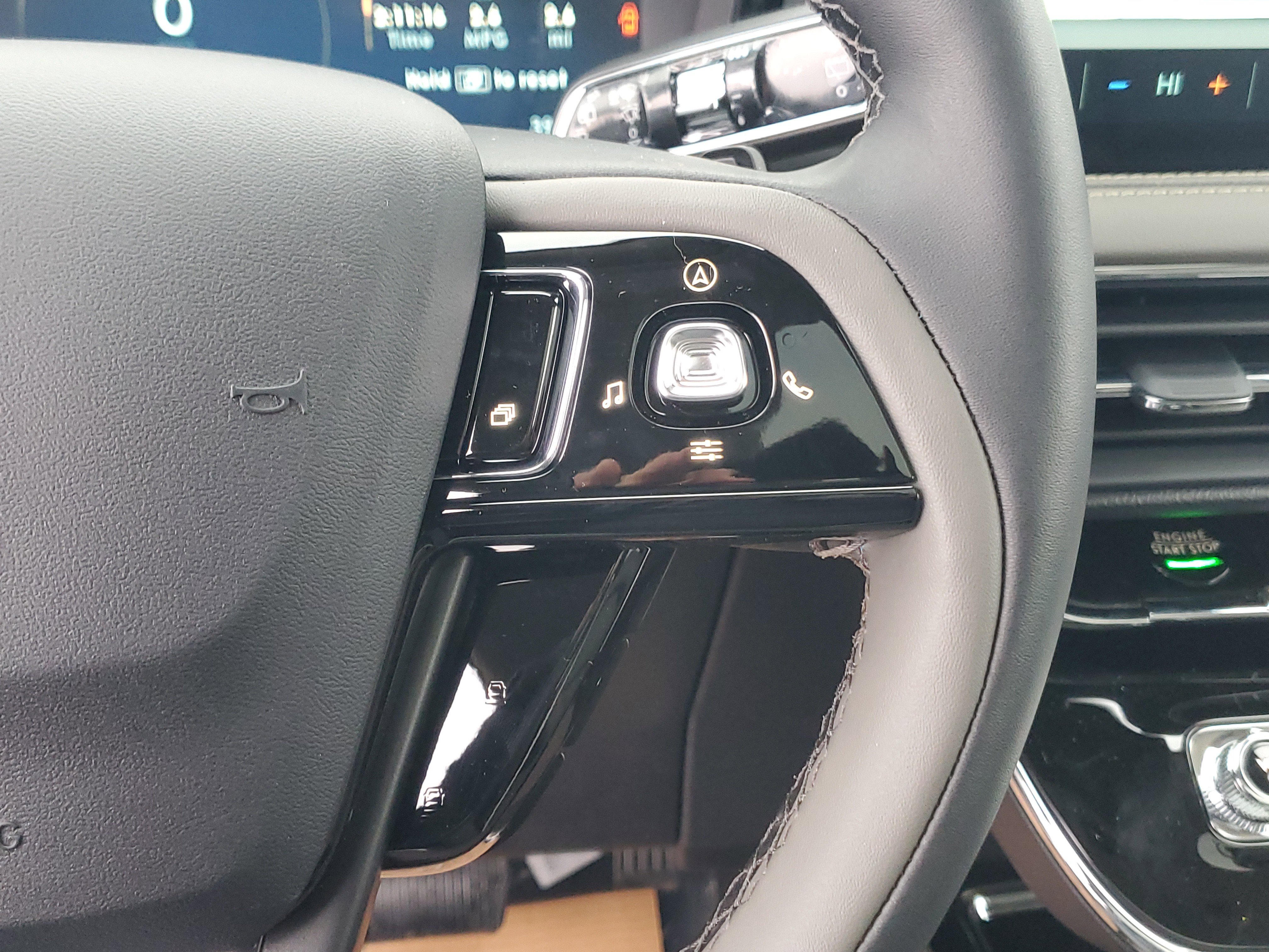 New 2026 Lincoln Corsair Premiere image 18