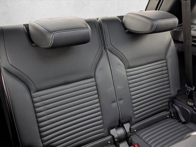 Certified 2024 Land Rover Discovery Dynamic SE image 21