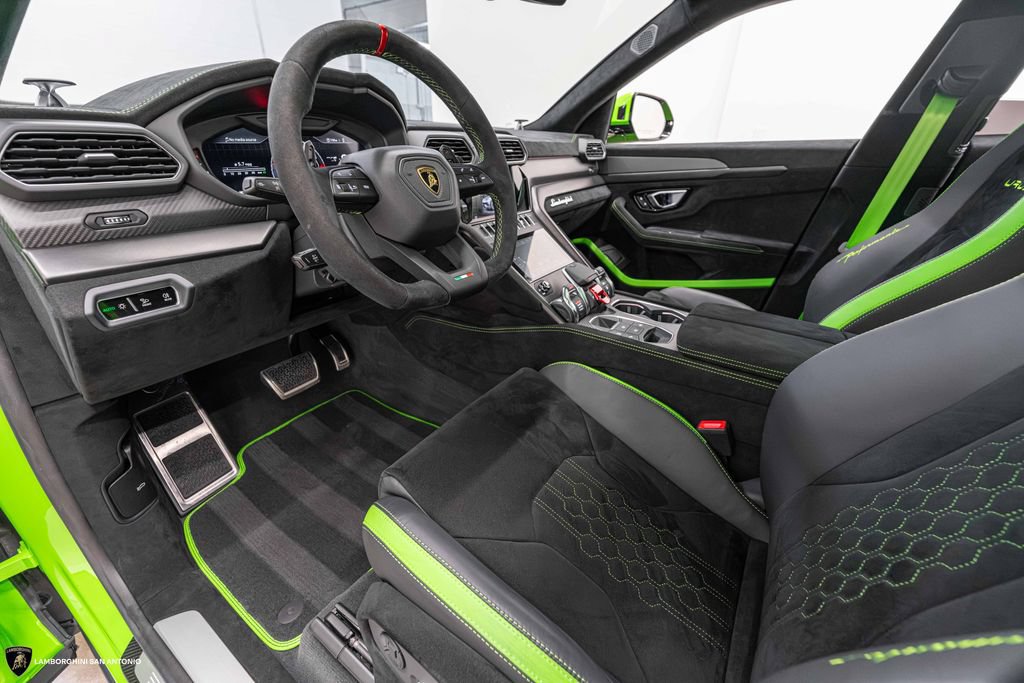 Used 2024 Lamborghini Urus Performante AWD/4WD image 40