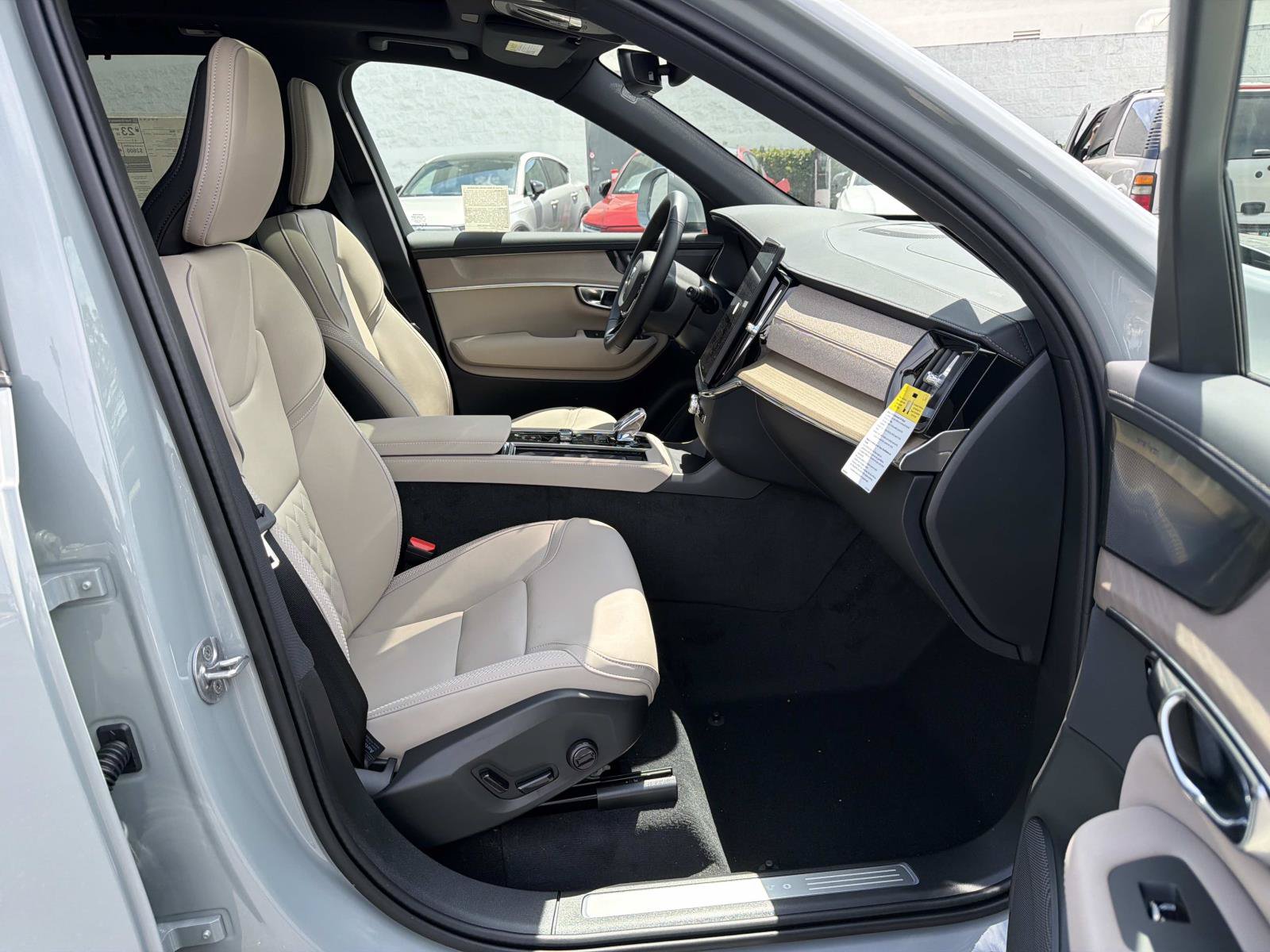 New 2027 Volvo XC90 B6 Plus AWD/4WD image 21