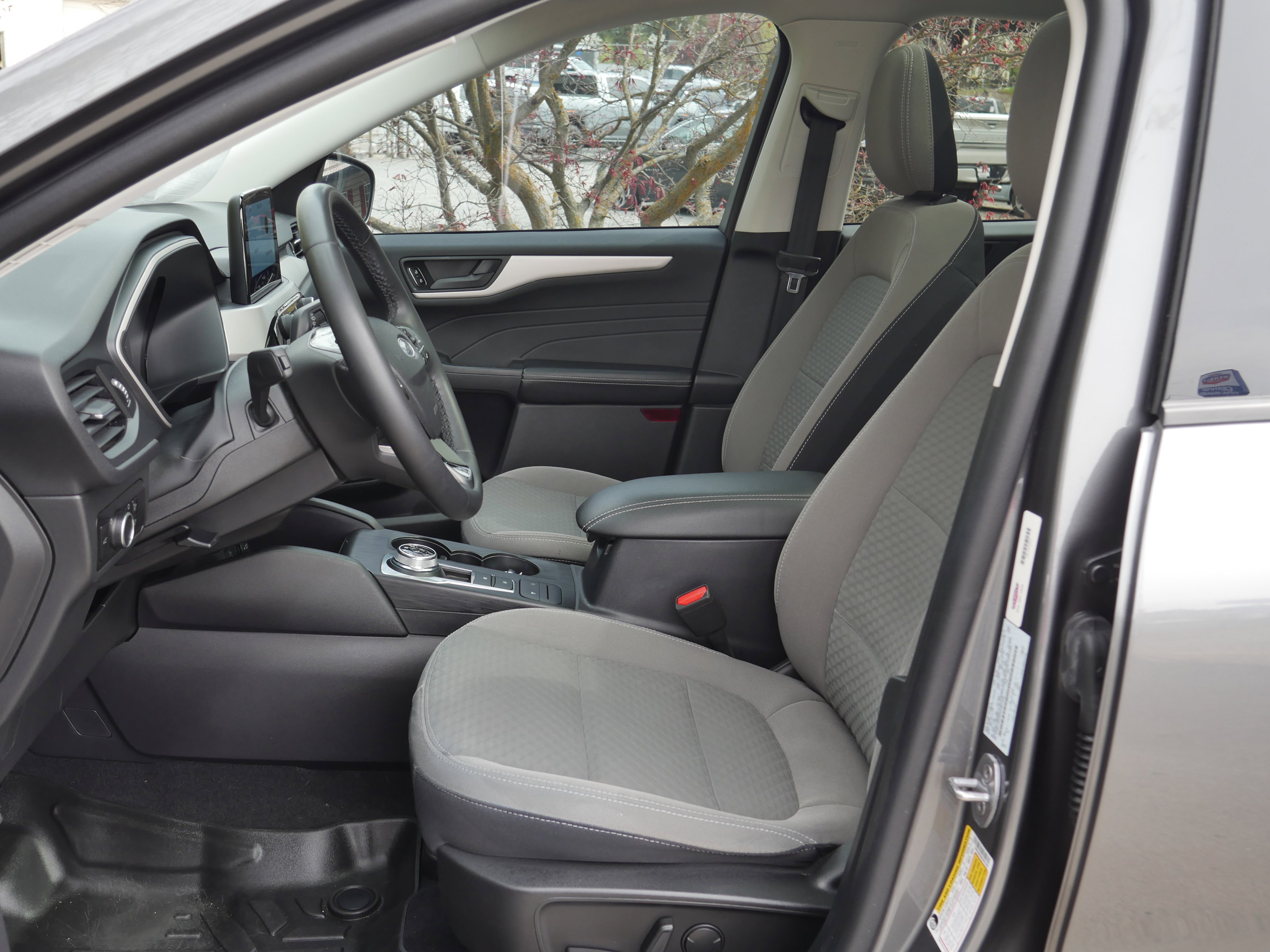 Certified 2022 Ford Escape SE w/ SE Sport Appearance Package AWD/4WD image 3
