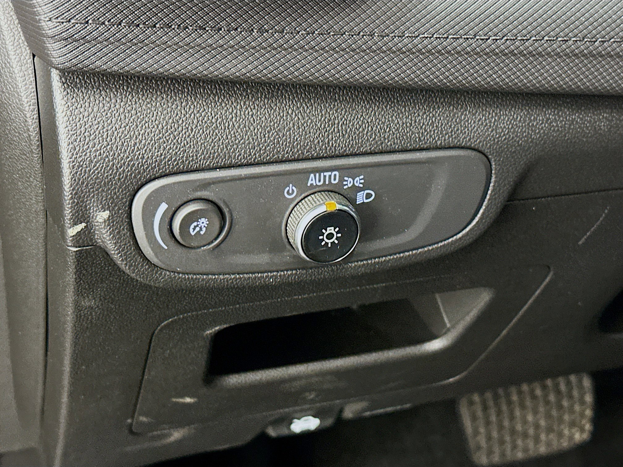Used 2025 Chevrolet TrailBlazer LT AWD/4WD image 17