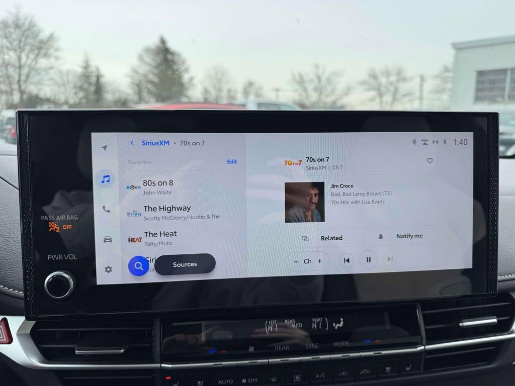 Used 2025 Toyota Sienna Limited image 27