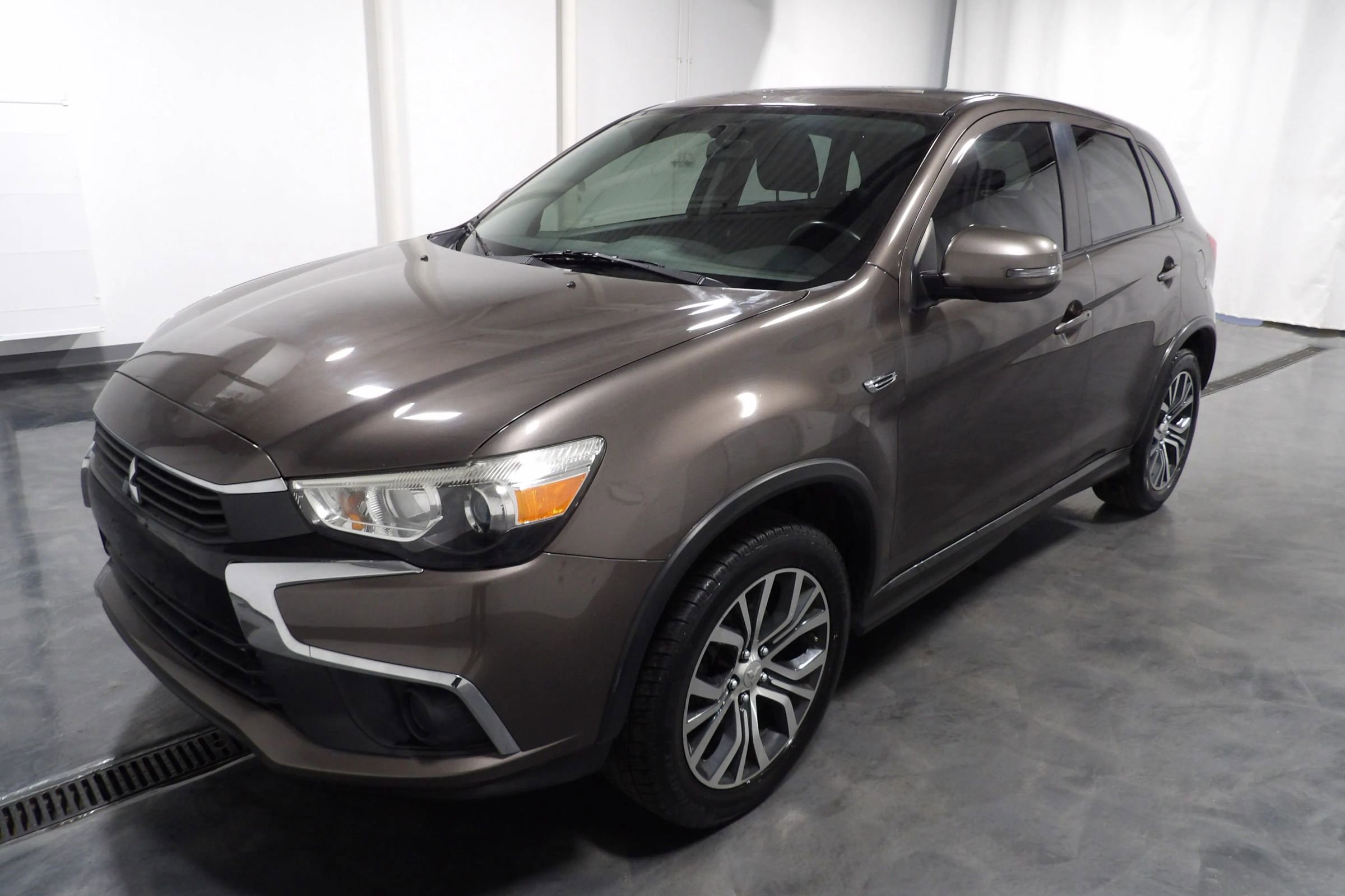Used 2017 Mitsubishi Outlander Sport ES image 3