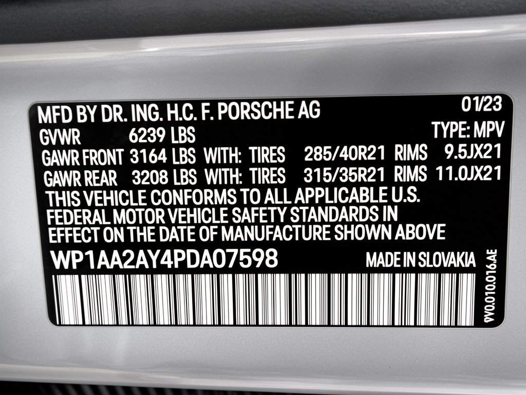 Used 2023 Porsche Cayenne AWD/4WD image 32