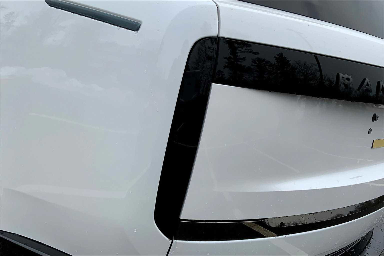 New 2025 Land Rover Range Rover SV image 4