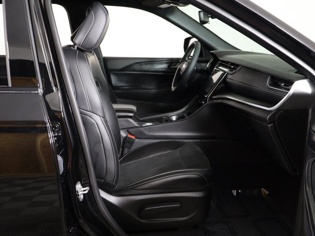 Used 2024 Jeep Grand Cherokee L Altitude image 29