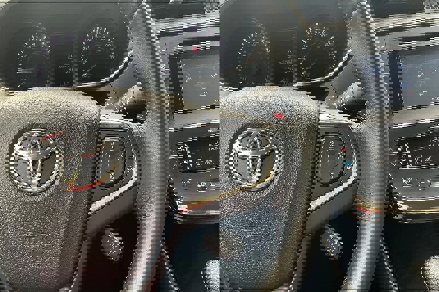 Used 2015 Toyota Avalon XLE image 20