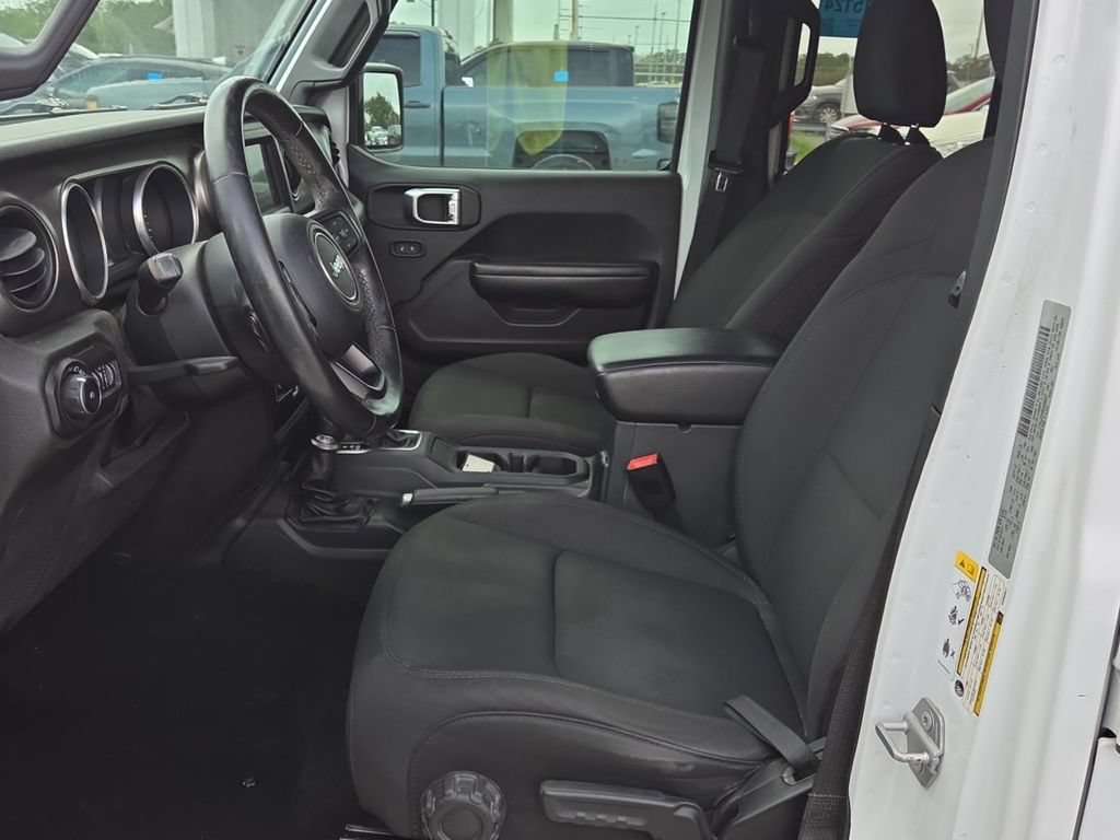 Used 2019 Jeep Wrangler Unlimited Sport S AWD/4WD image 3