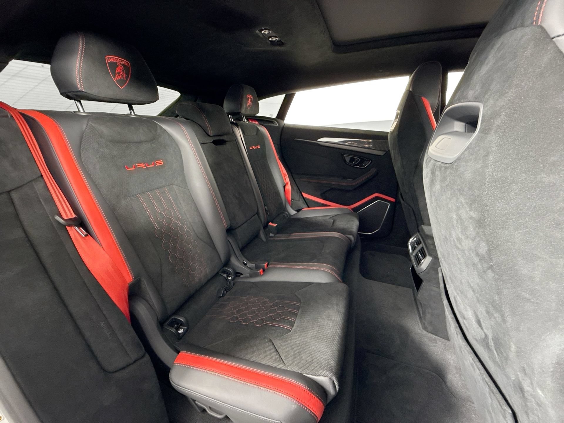 Used 2024 Lamborghini Urus Performante AWD/4WD image 22