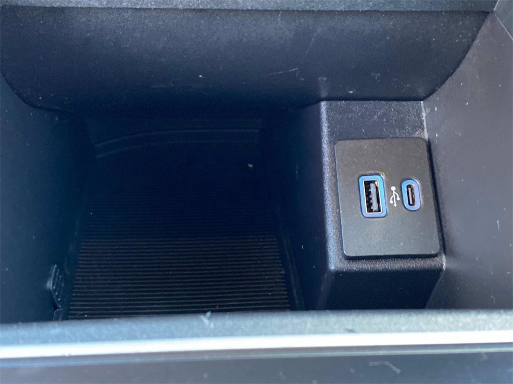 Used 2023 Ford Edge SE image 26