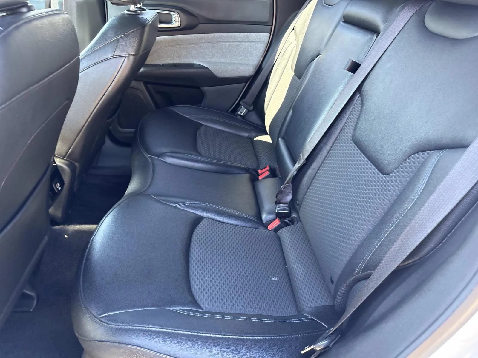 Used 2024 Jeep Compass Latitude AWD/4WD image 18