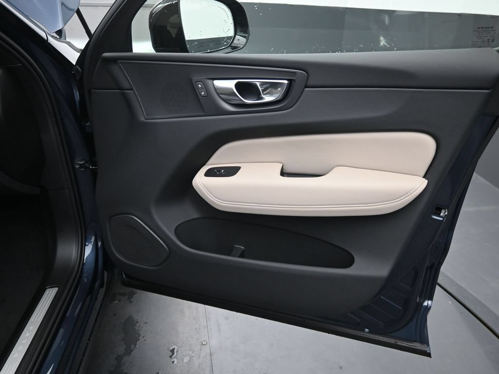 New 2026 Volvo XC60 B5 Plus w/ Protection Package Premier AWD/4WD image 36