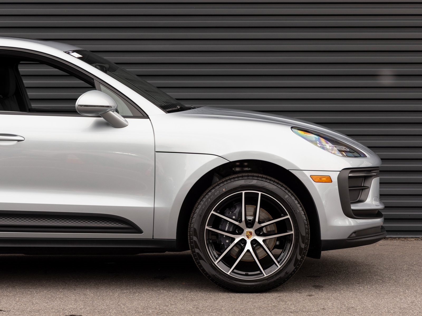 Certified 2025 Porsche Macan image 9