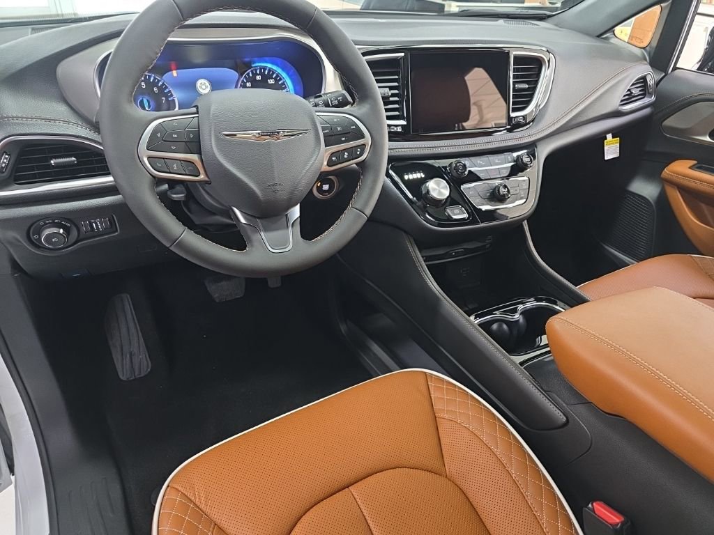 New 2026 Chrysler Pacifica Pinnacle w/ Trailer Tow Group image 16