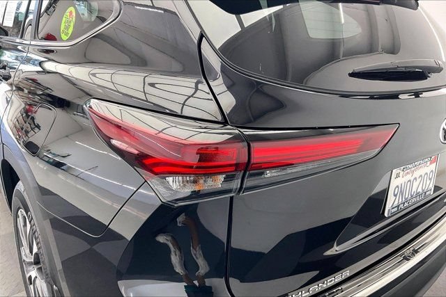 Used 2024 Toyota Highlander XLE FWD image 30