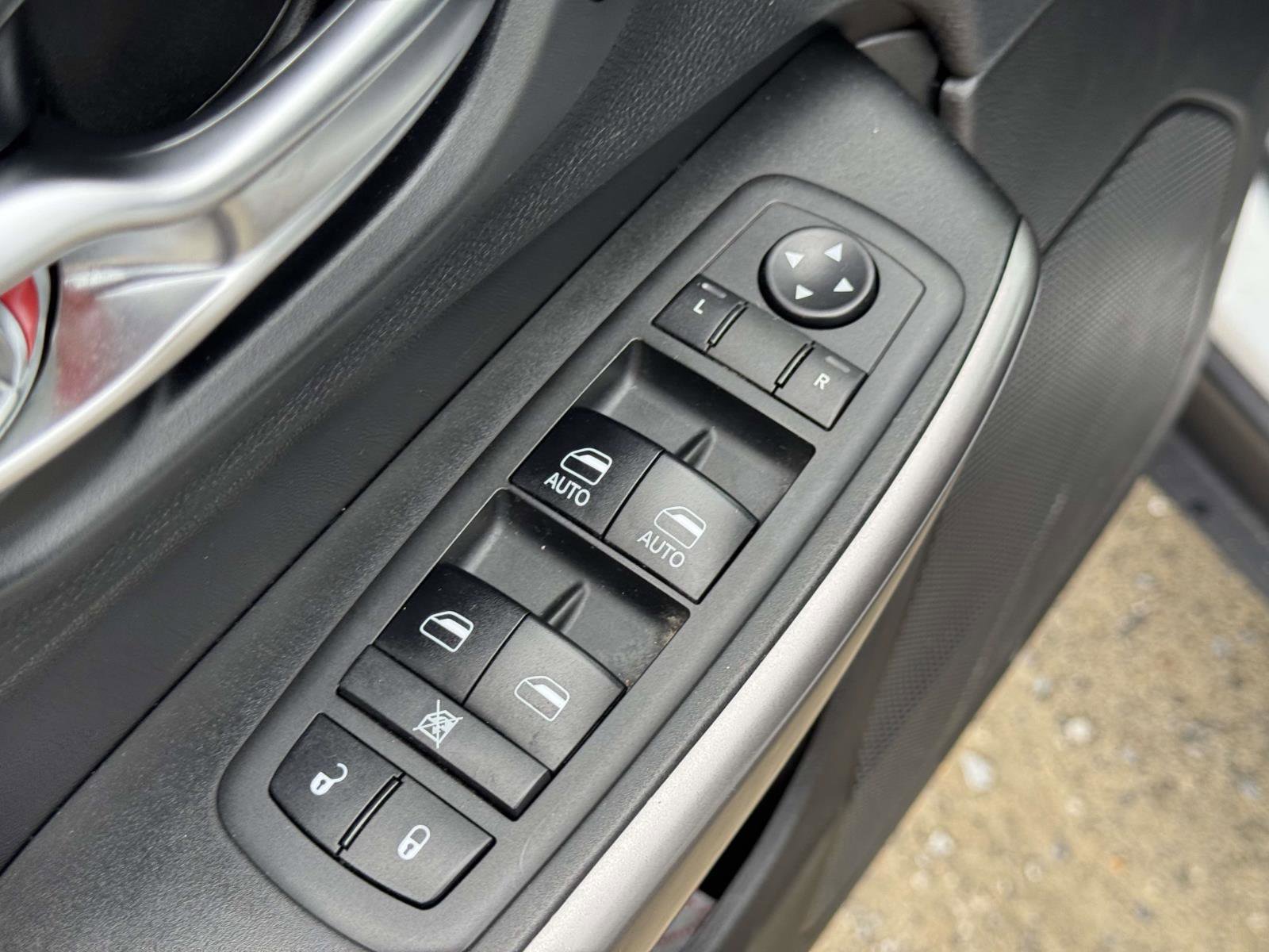 Used 2019 Jeep Cherokee Limited AWD/4WD image 15