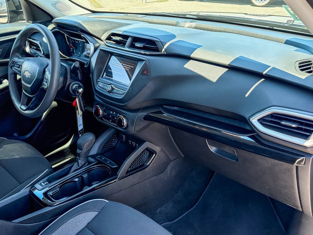 Used 2023 Chevrolet TrailBlazer LS FWD image 32