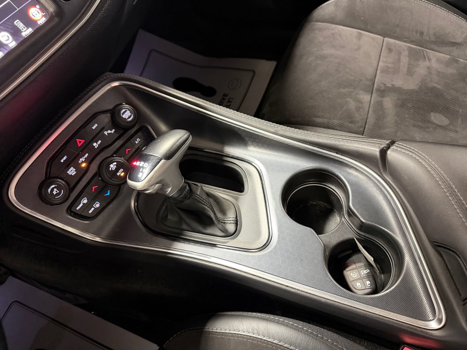 Used 2015 Dodge Challenger R/T Scat Pack w/ Leather Interior Group RWD image 33