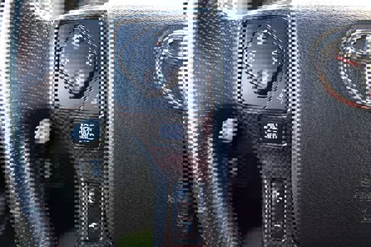 Used 2017 Toyota Tacoma TRD Off-Road image 21