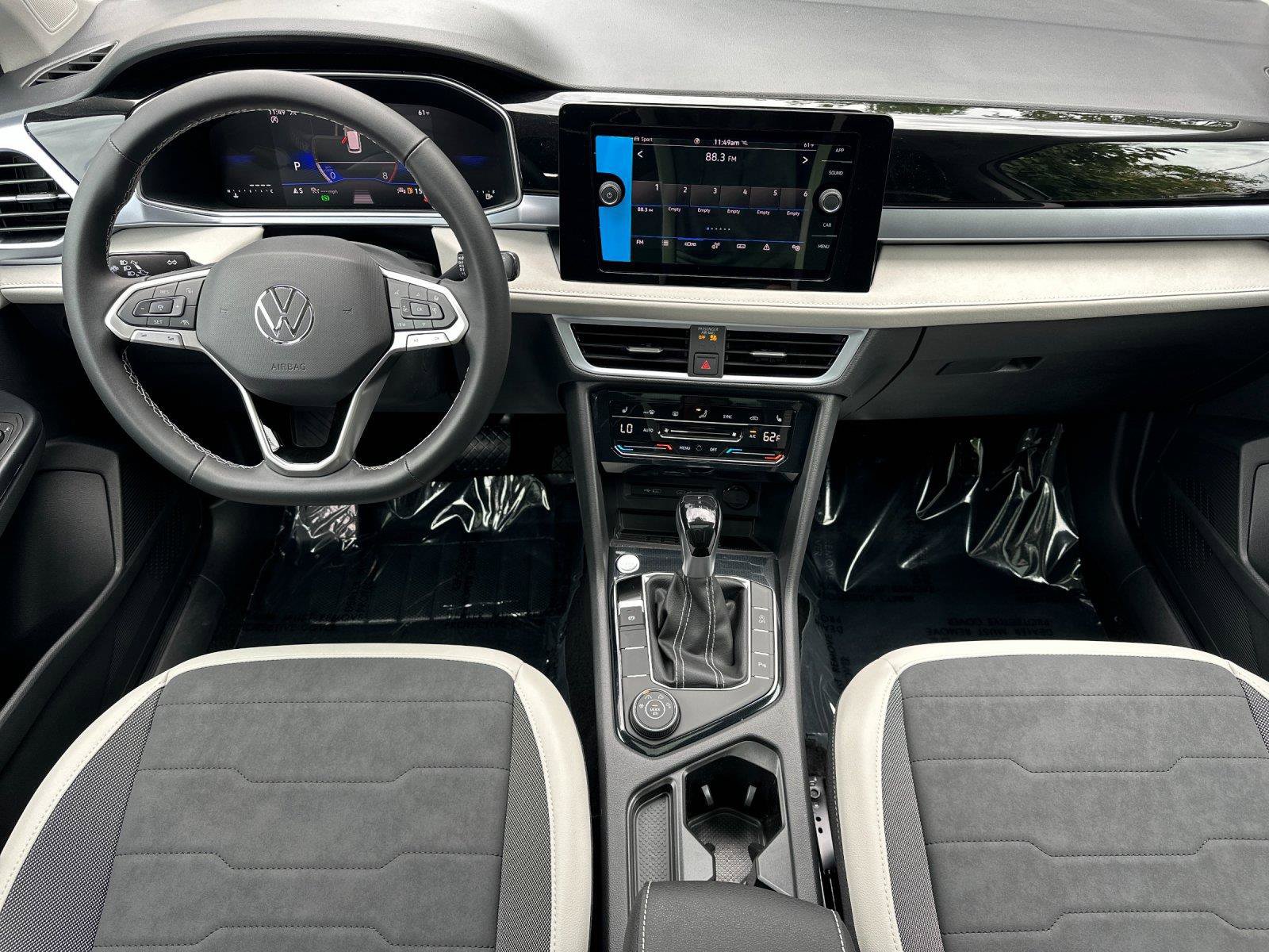 New 2026 Volkswagen Taos SE AWD/4WD image 12