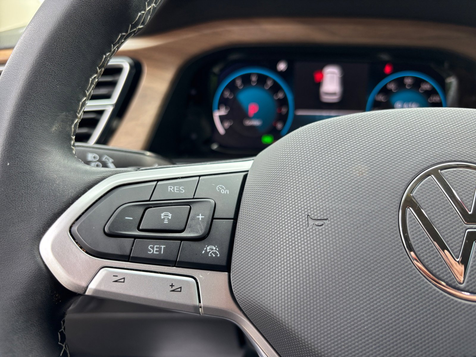 Used 2024 Volkswagen Atlas SE image 29