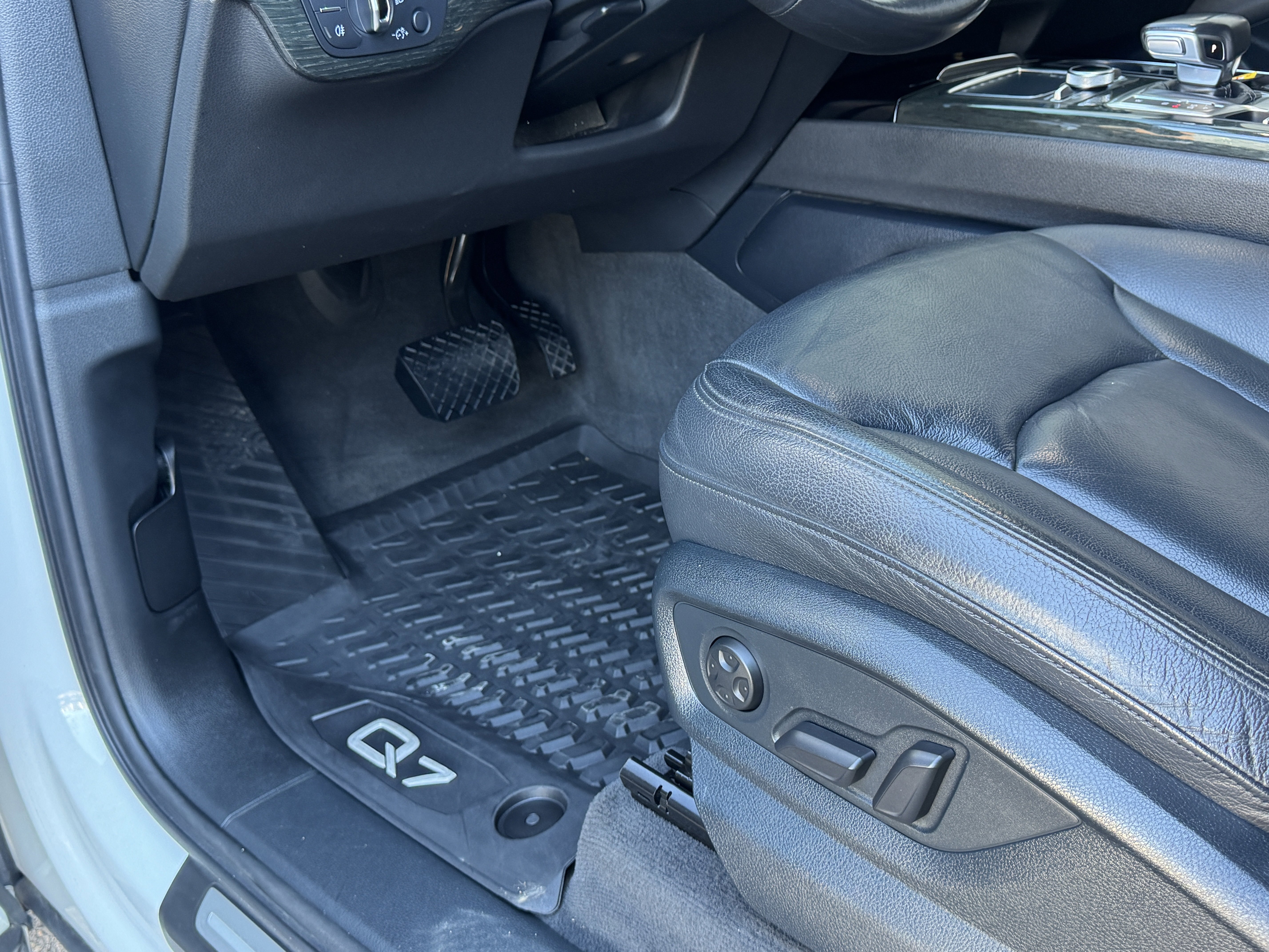 Used 2017 Audi Q7 3.0T Premium AWD/4WD image 15