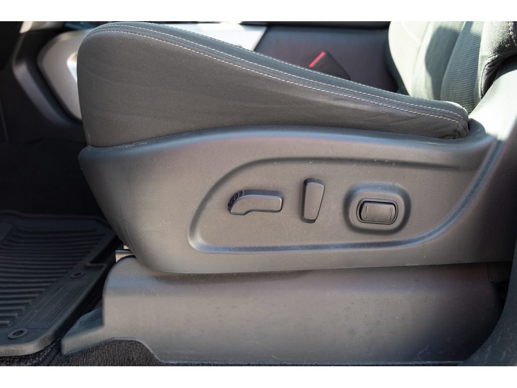 Used 2019 Nissan Titan SV w/ SV Convenience Package AWD/4WD image 15