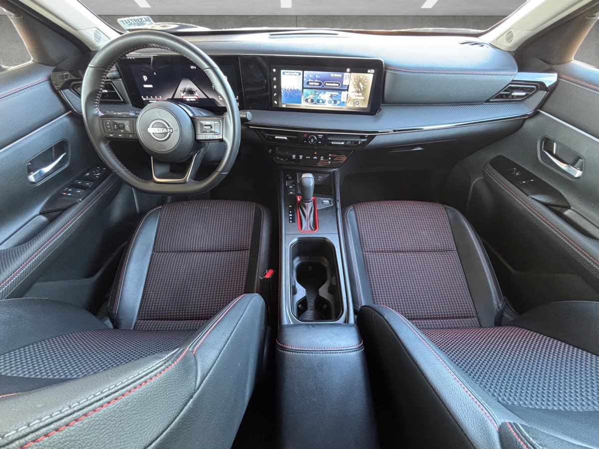 Used 2025 Nissan Kicks SR image 24