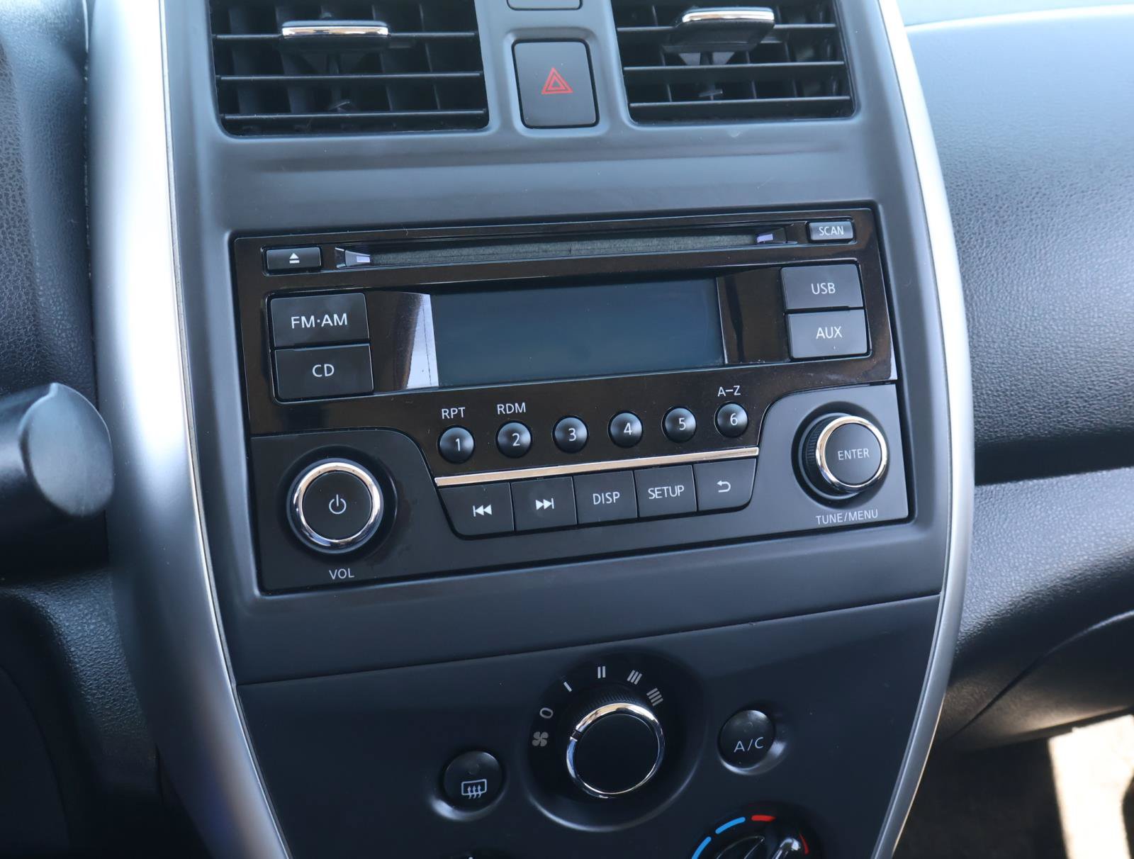 Used 2015 Nissan Versa SV FWD image 20