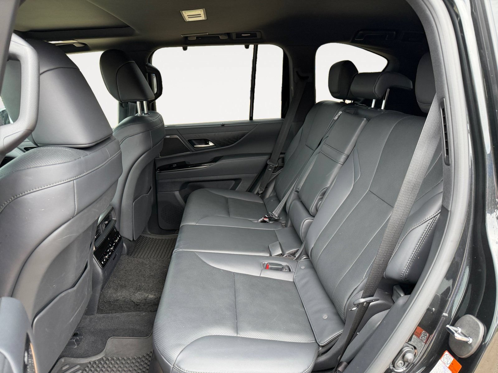 Used 2025 Lexus LX 700h Overtrail AWD/4WD image 13