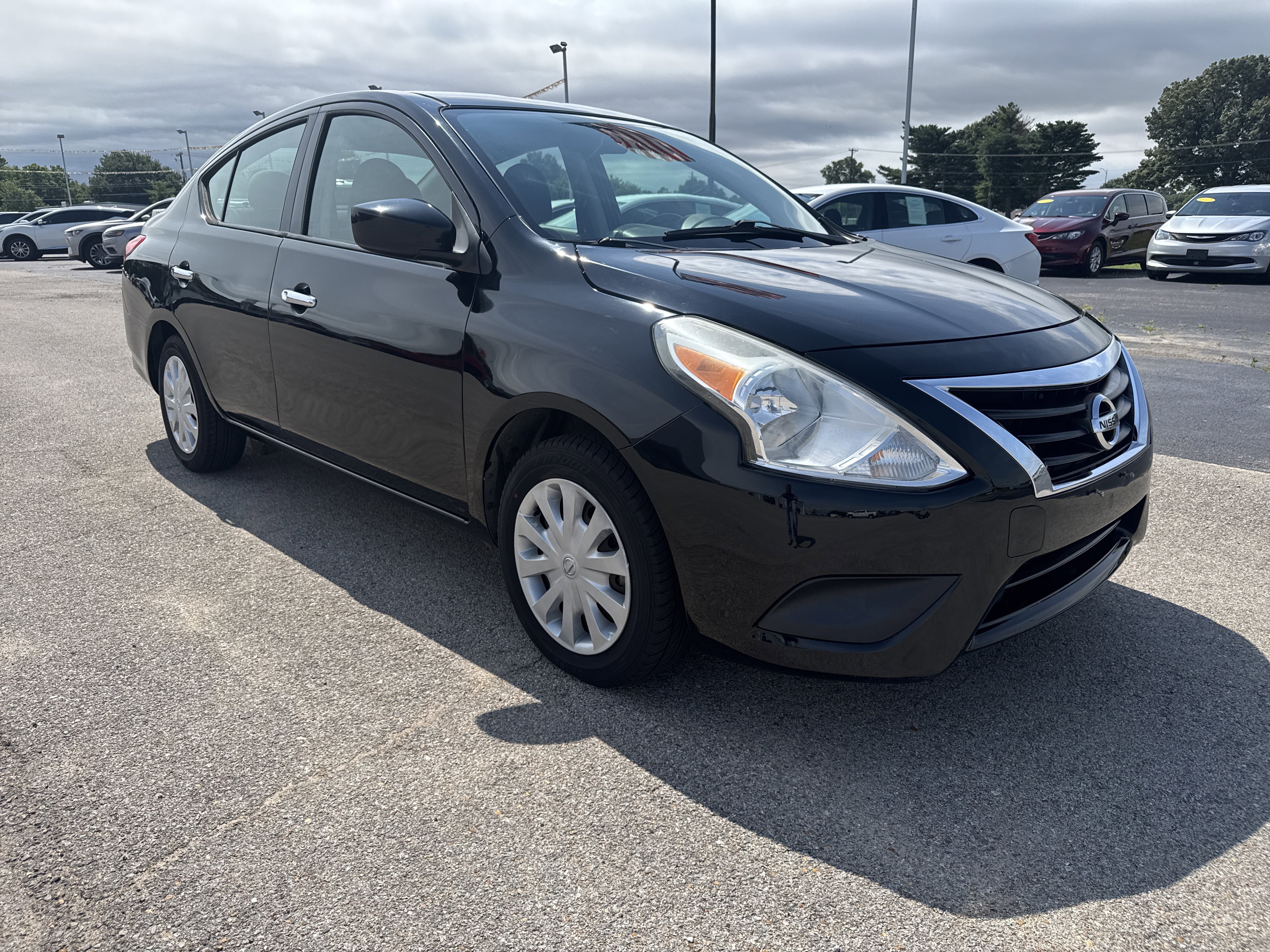Used 2019 Nissan Versa SV FWD image 7
