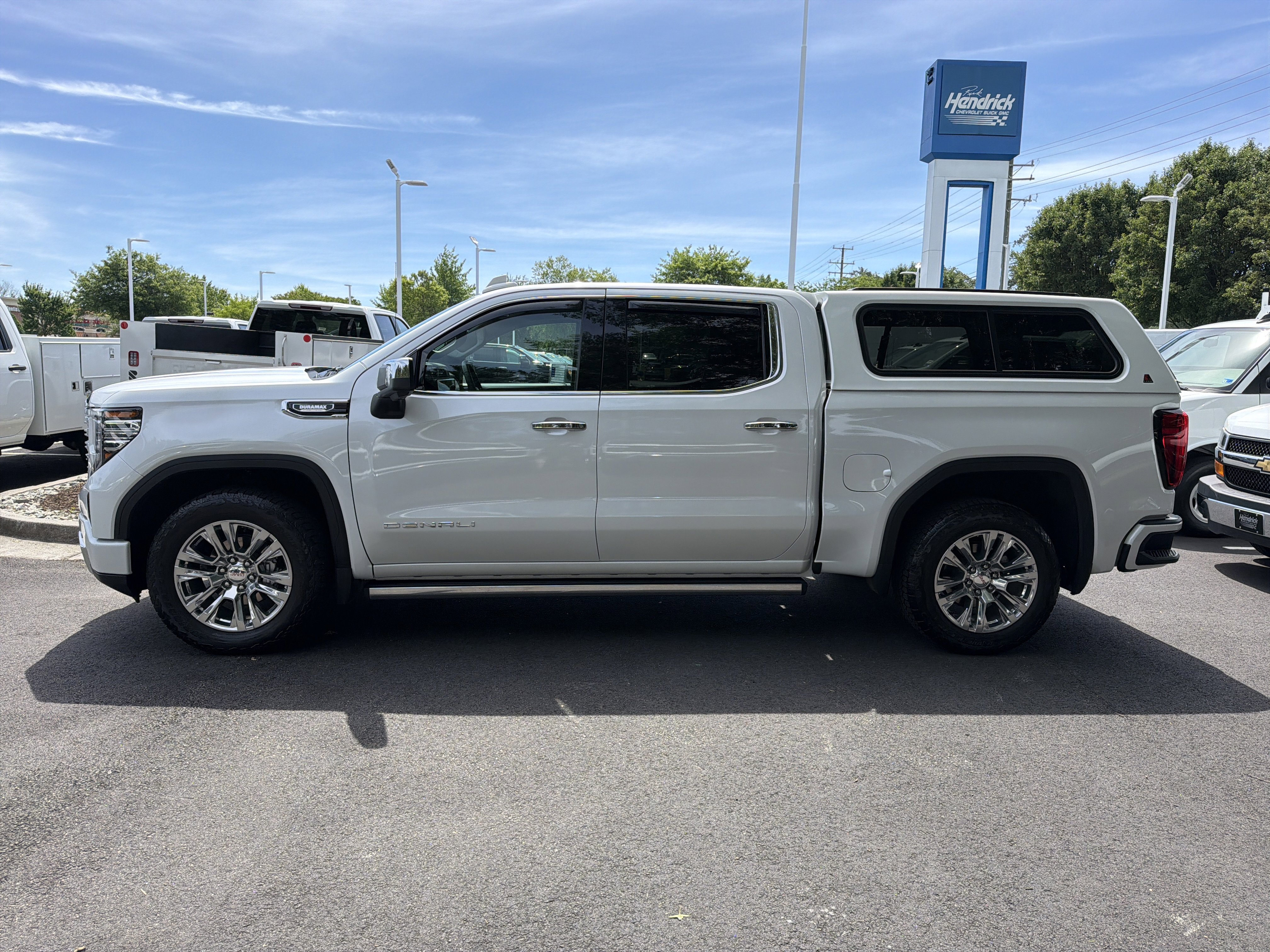 Used 2023 GMC Sierra 1500 Denali w/ Technology Package AWD/4WD image 7