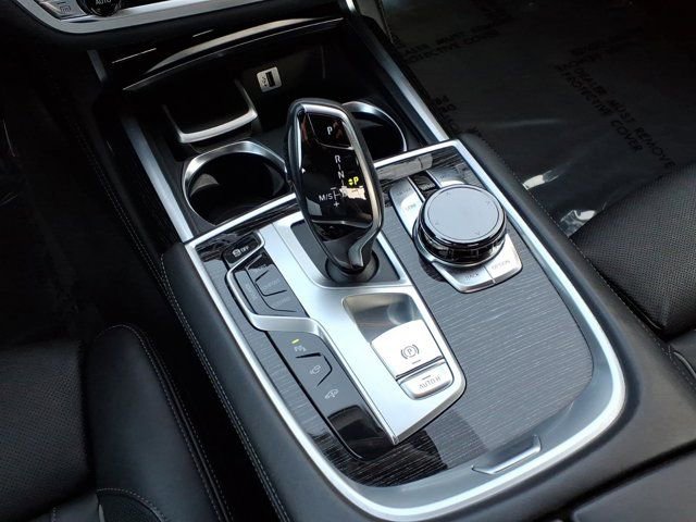 Used 2017 BMW 750i image 7