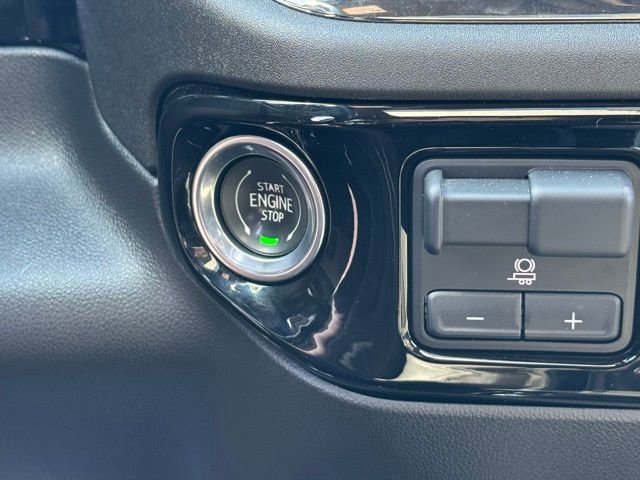 Used 2023 Chevrolet Silverado 1500 ZR2 AWD/4WD image 13