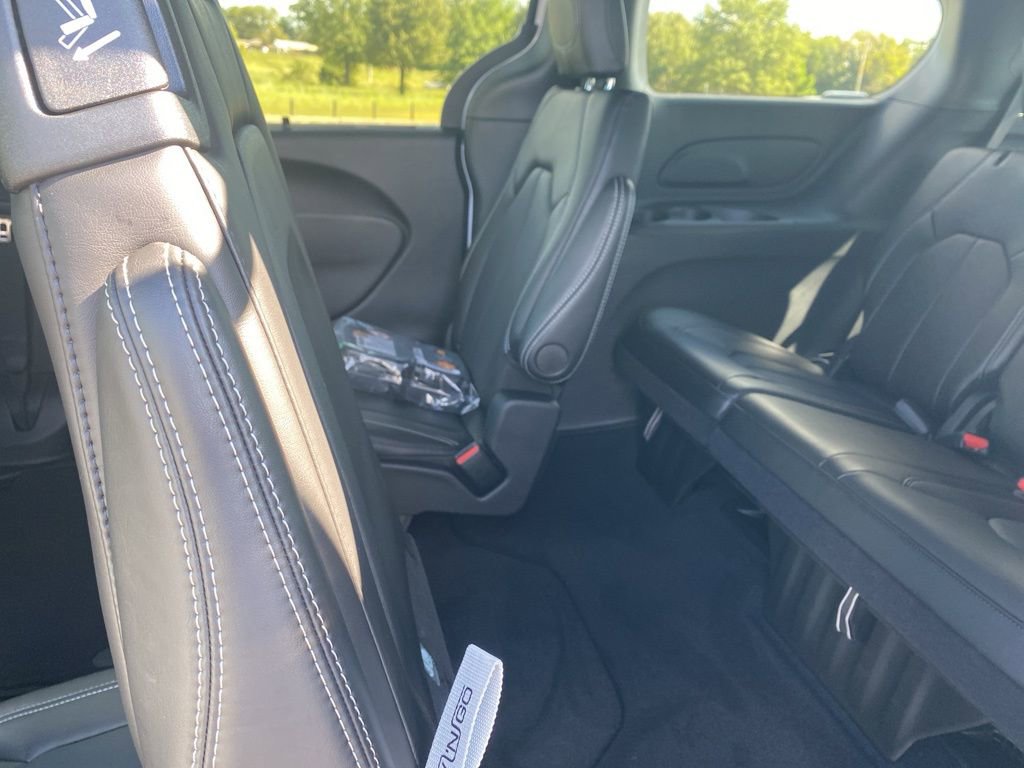 New 2026 Chrysler Pacifica Select FWD image 30