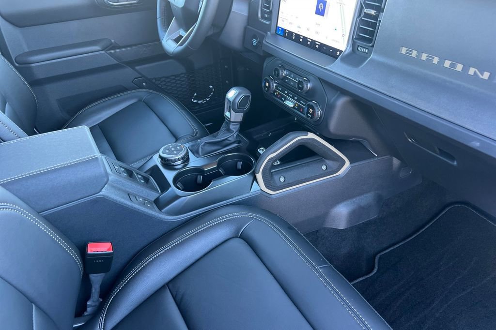 Used 2025 Ford Bronco Badlands image 17