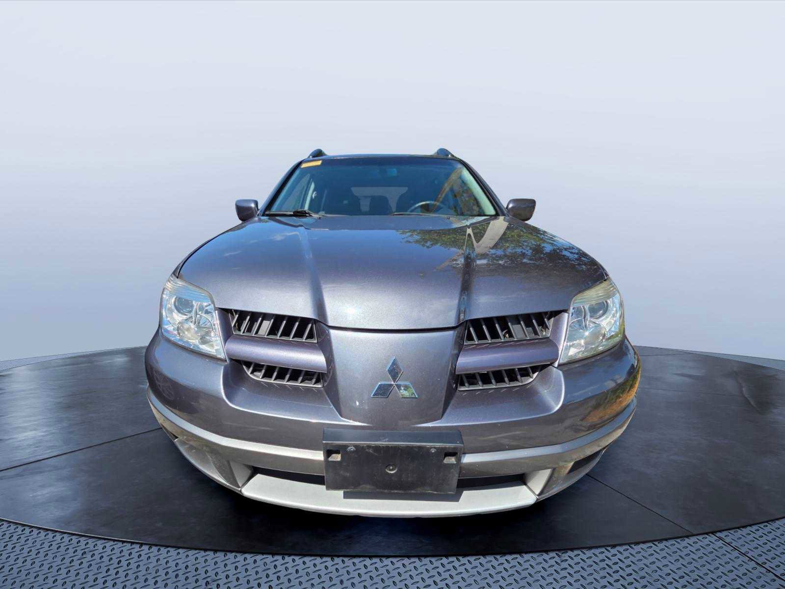 Used 2005 Mitsubishi Outlander XLS image 2