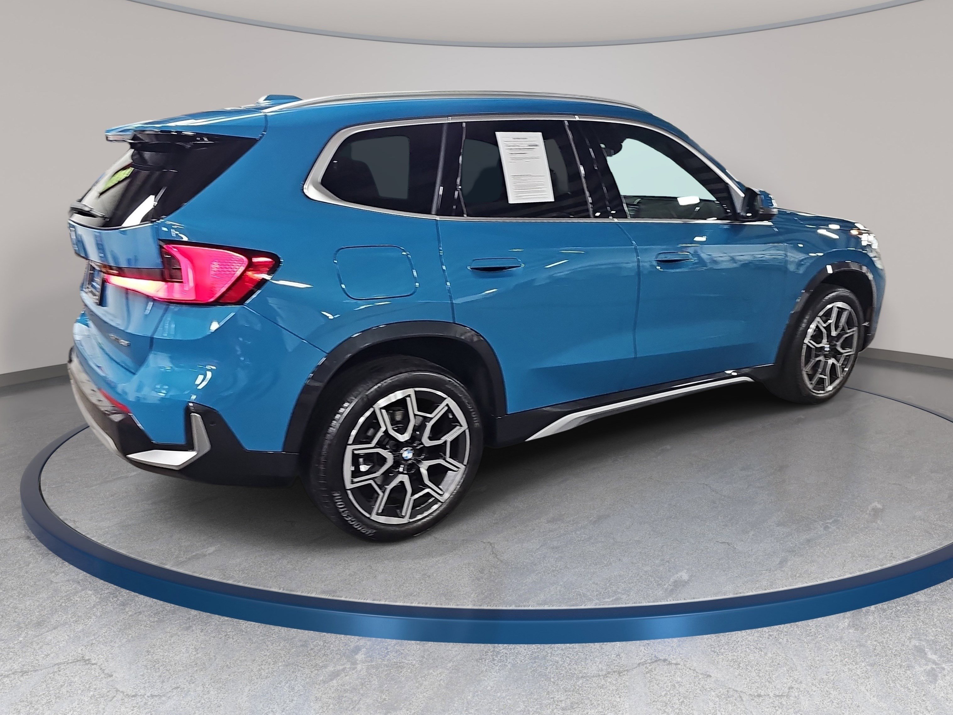 Certified 2025 BMW X1 xDrive28i w/ Technology Package AWD/4WD image 6