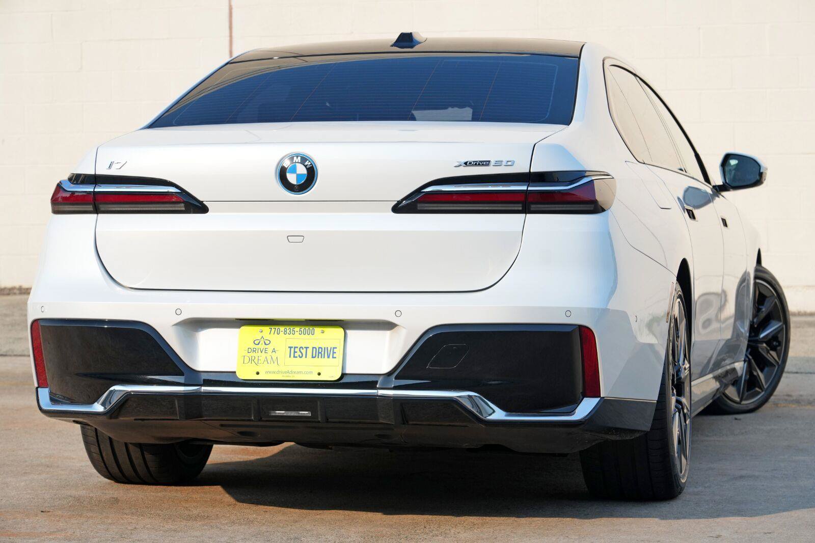 Used 2023 BMW i7 xDrive60 w/ Executive Package 2 AWD/4WD image 4