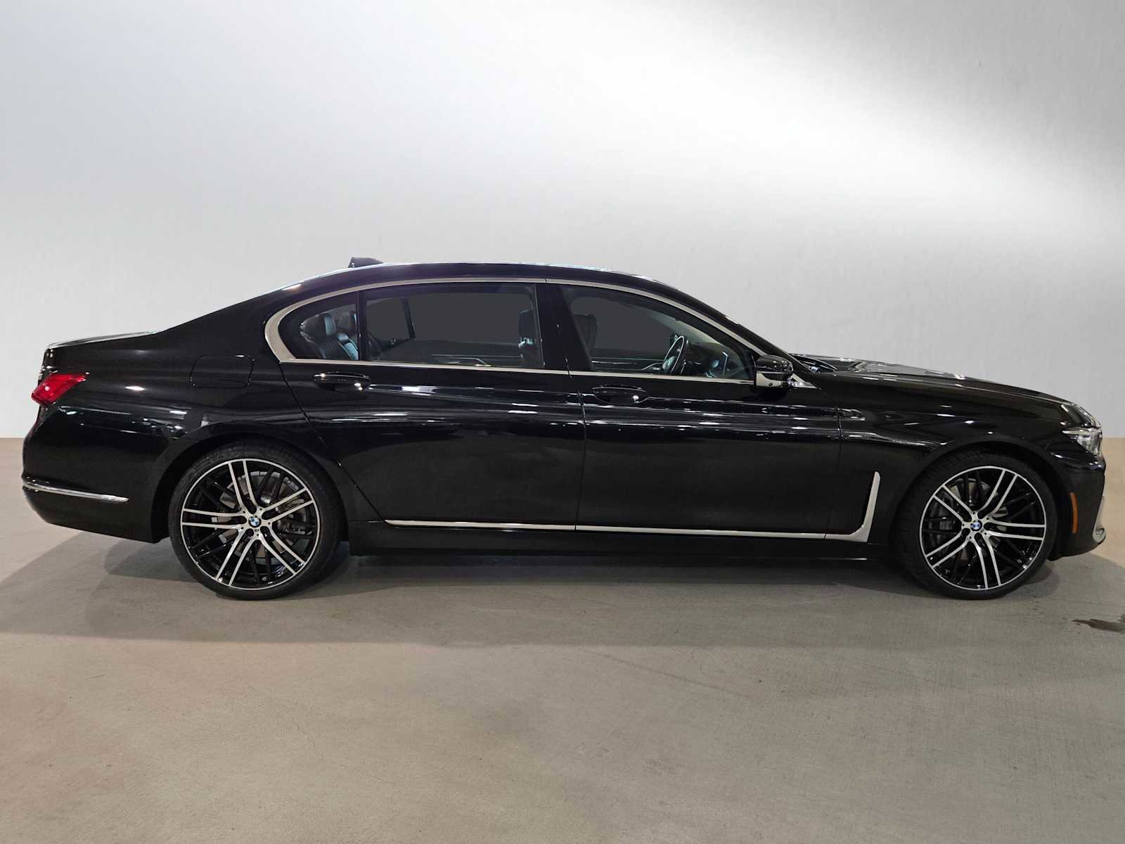 Used 2021 BMW 750i xDrive AWD/4WD image 2
