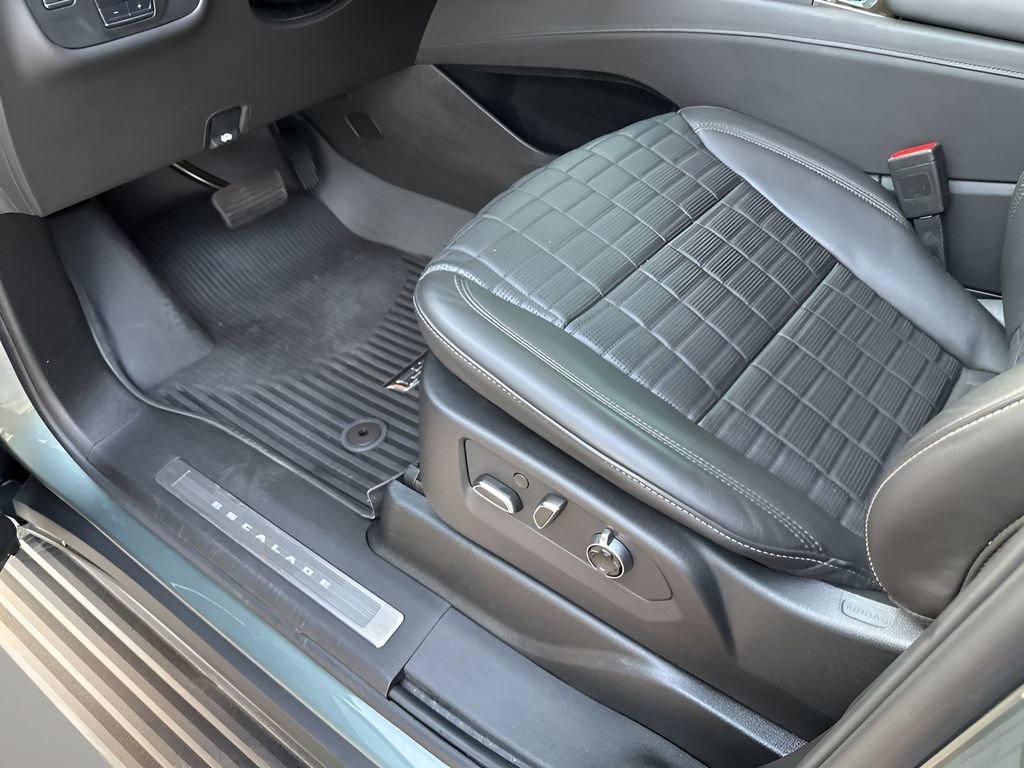 Used 2024 Cadillac Escalade Sport Platinum w/ LPO, ONYX Package image 30