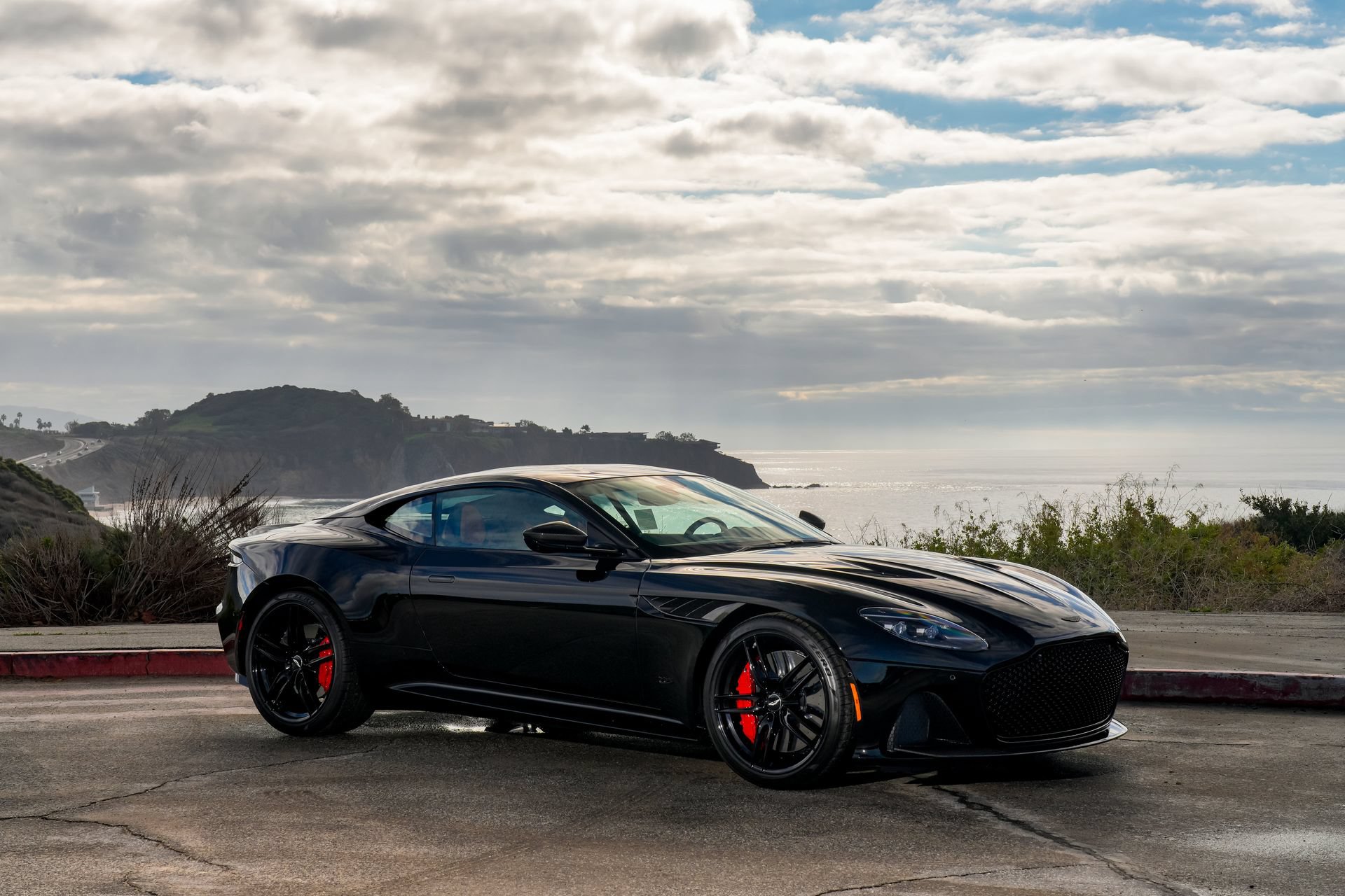 Used 2023 Aston Martin DBS Coupe RWD image 28