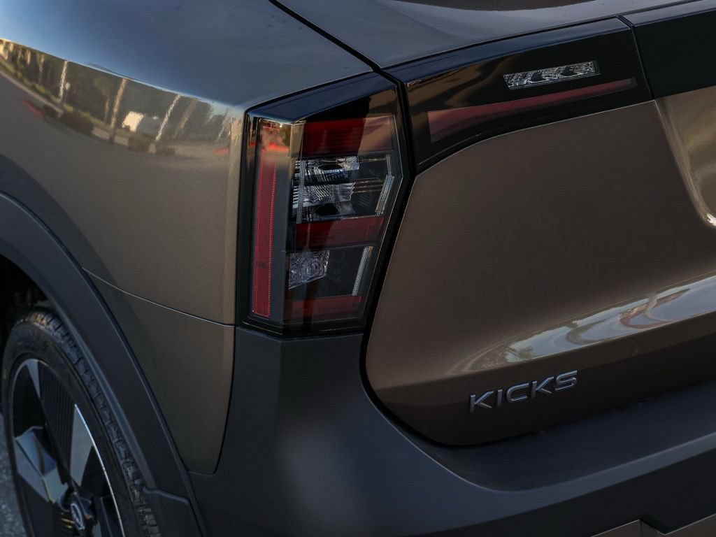 New 2026 Nissan Kicks SR FWD image 7