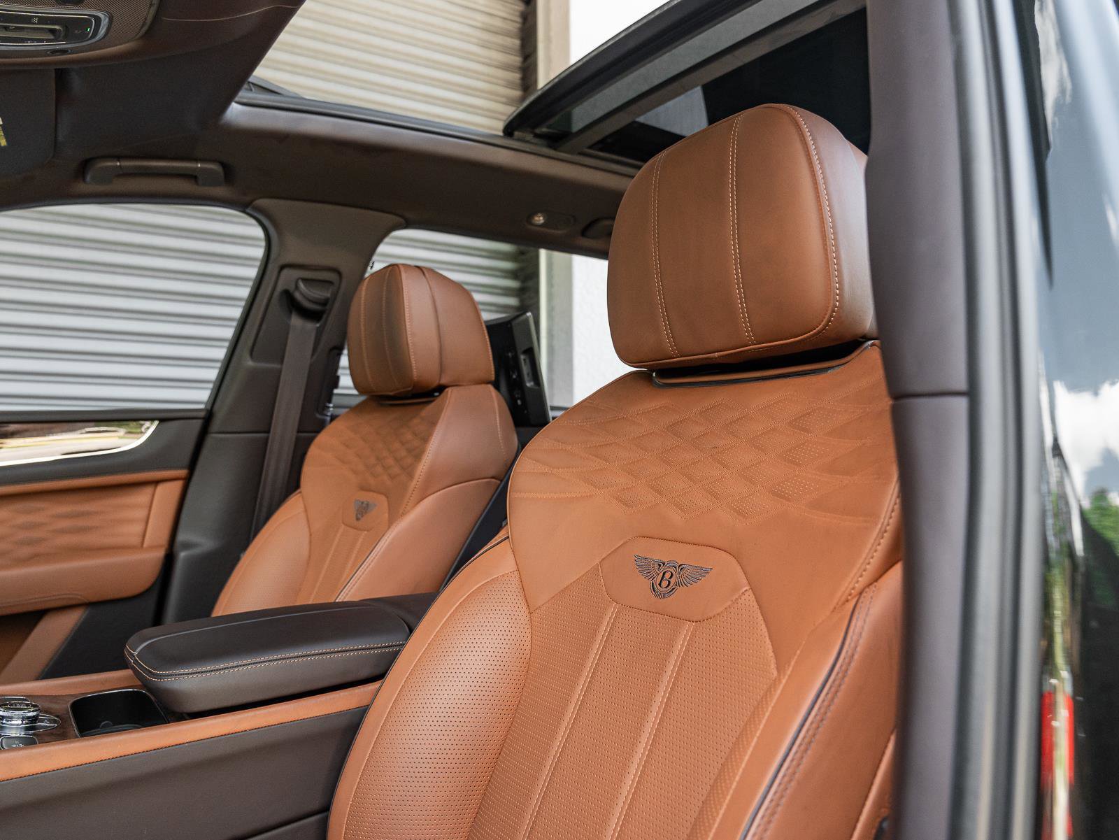 Used 2023 Bentley Bentayga Extended Wheelbase AWD/4WD image 12